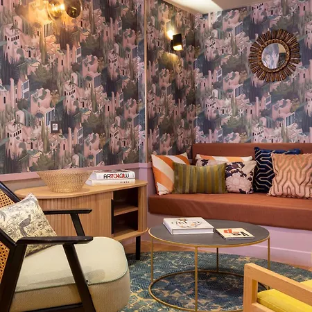 Hotel Jardin De Cluny 4*