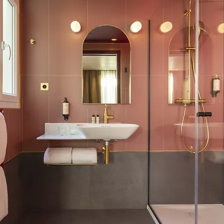 Hotel Jardin De Cluny 4*