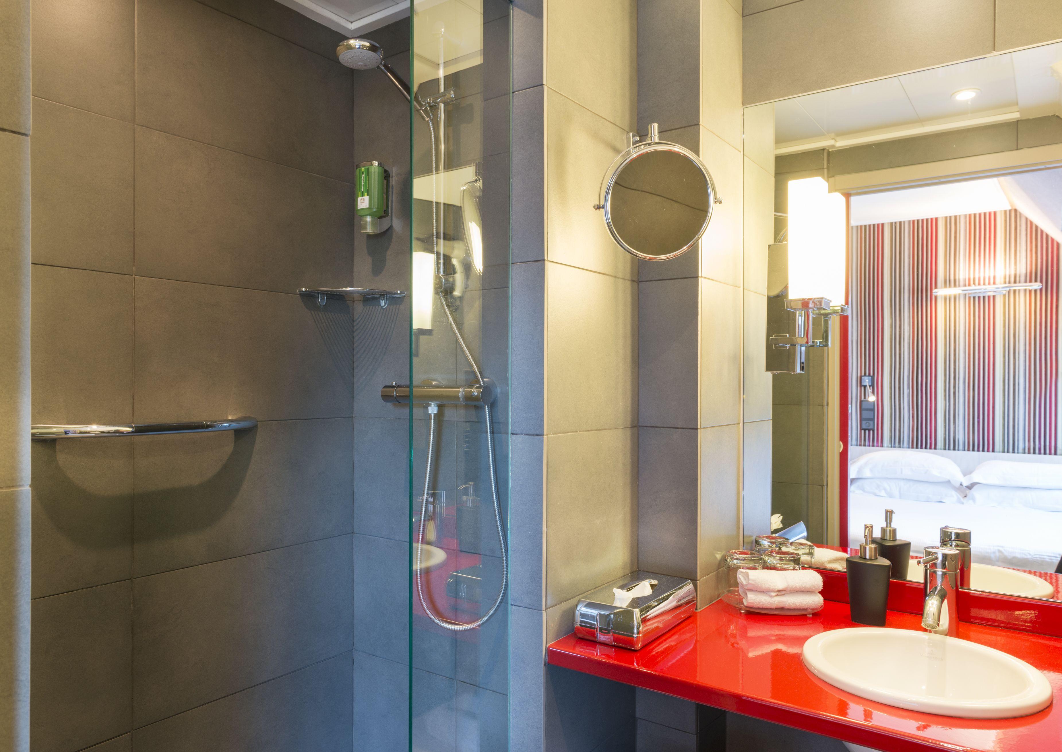 Hotel Jardin De Cluny 4*