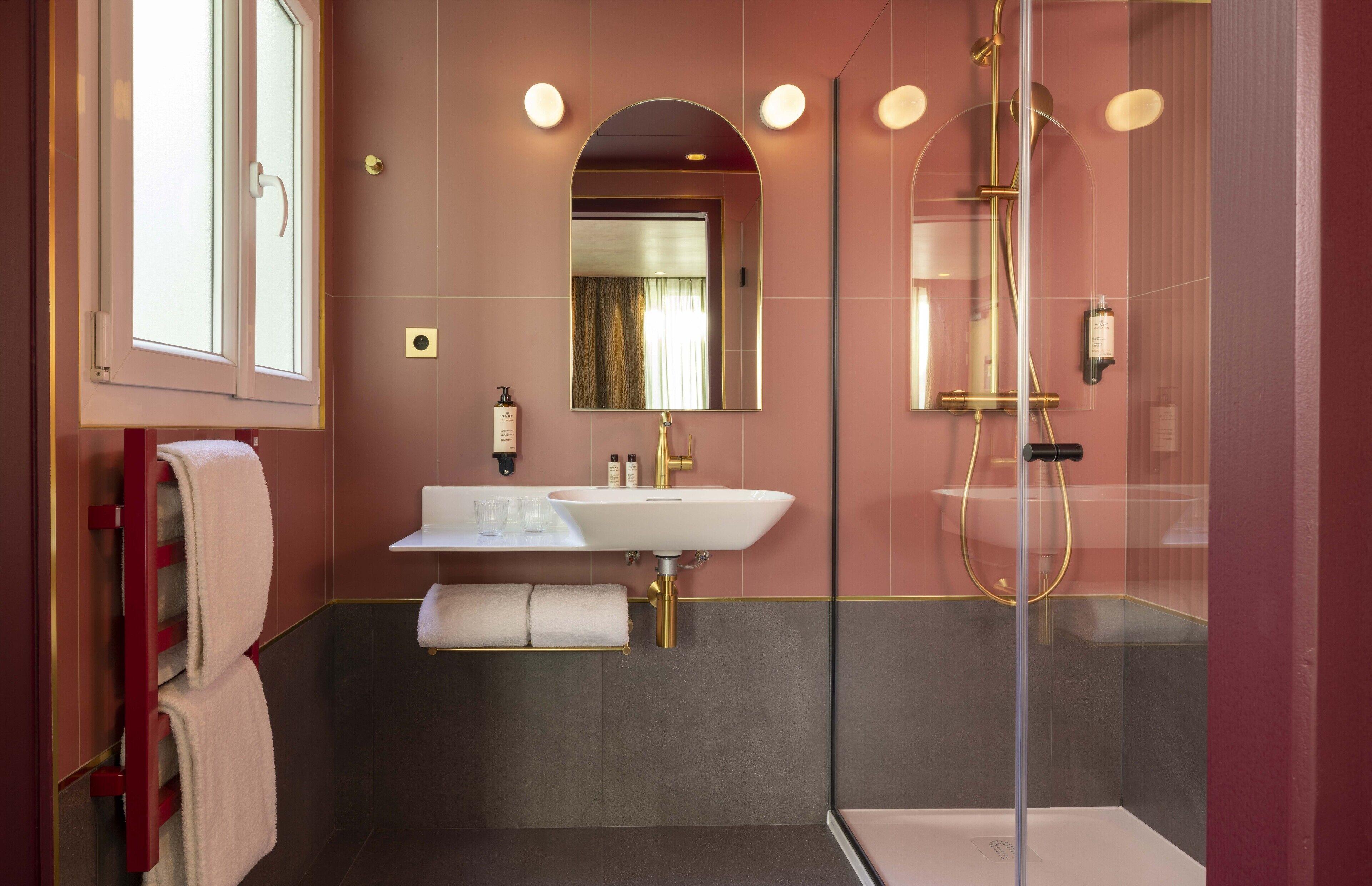 Hotel Jardin De Cluny 4*